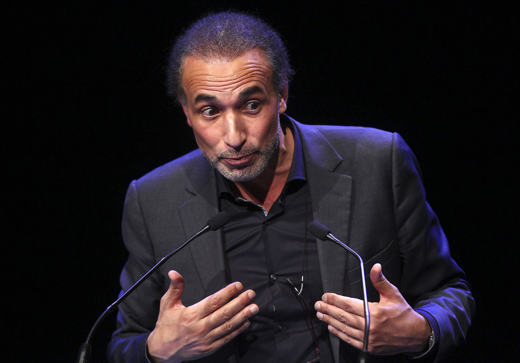 Le théologien musulman suisse Tariq Ramadan est inculpé pour viols.