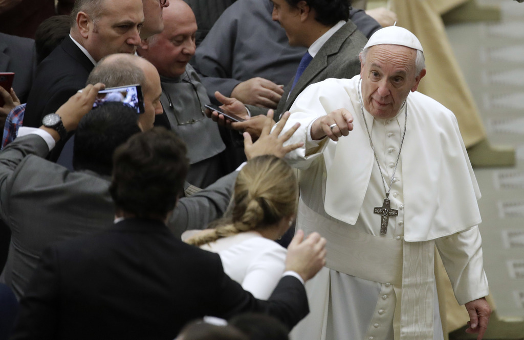 Le pape estime que certains médias "salissent" l'image des migrants en ne présentant pas les informations de manière complète.