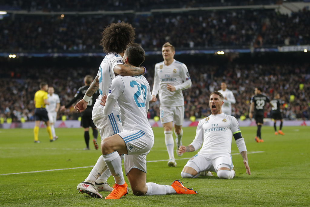 Marcelo est ovationné par ses coéquipiers du Real après son magnifique but de la 86e.