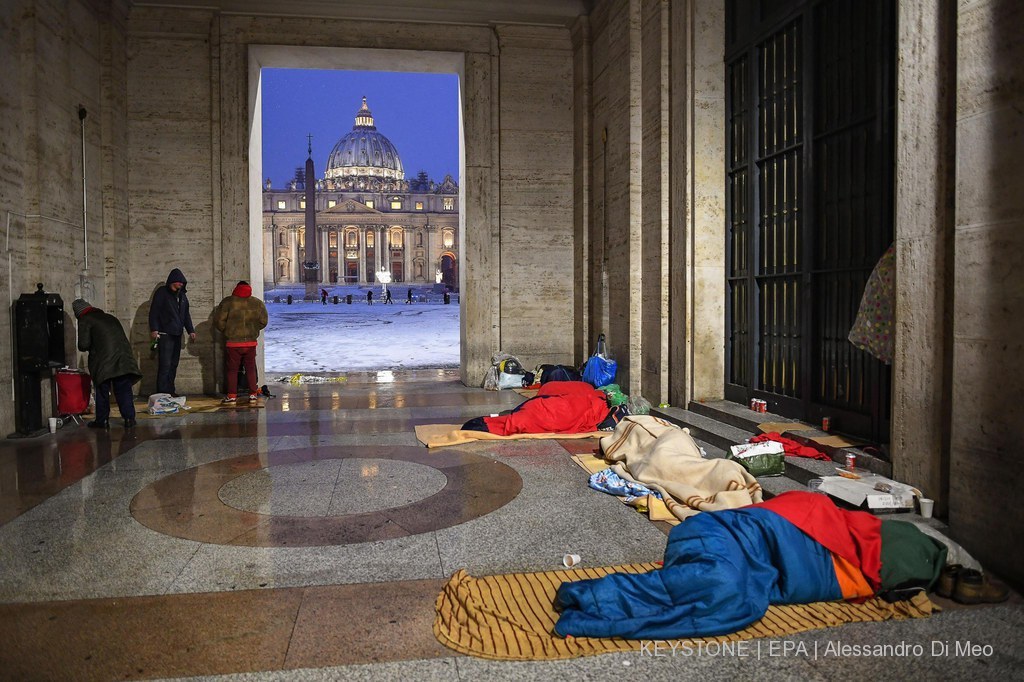 La plupart des victimes sont des sans-abris. Ici, certains ont pu trouver refuge au Vatican.