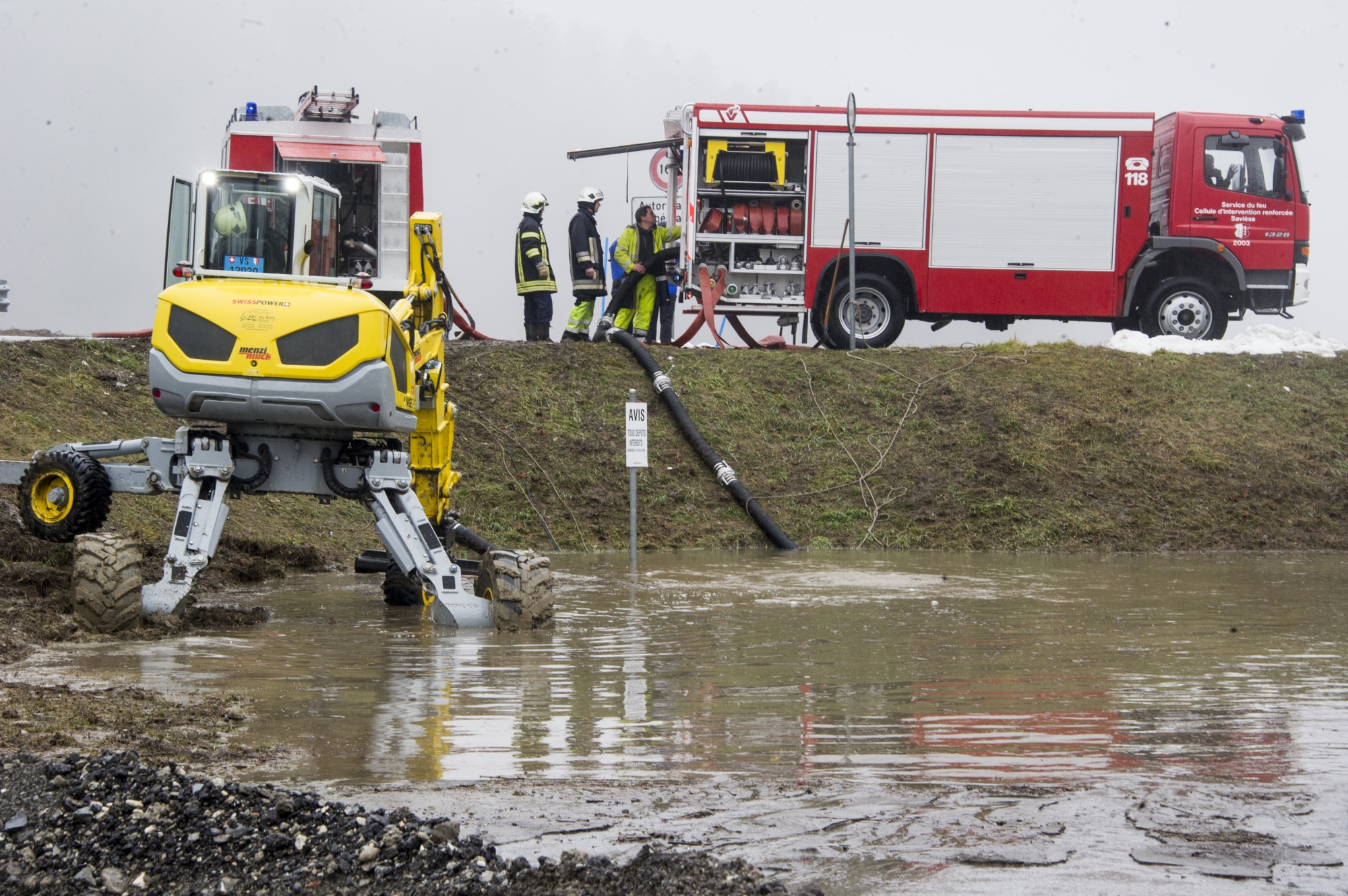 Les pompiers de Savièse ont même dû assécher un "lac".