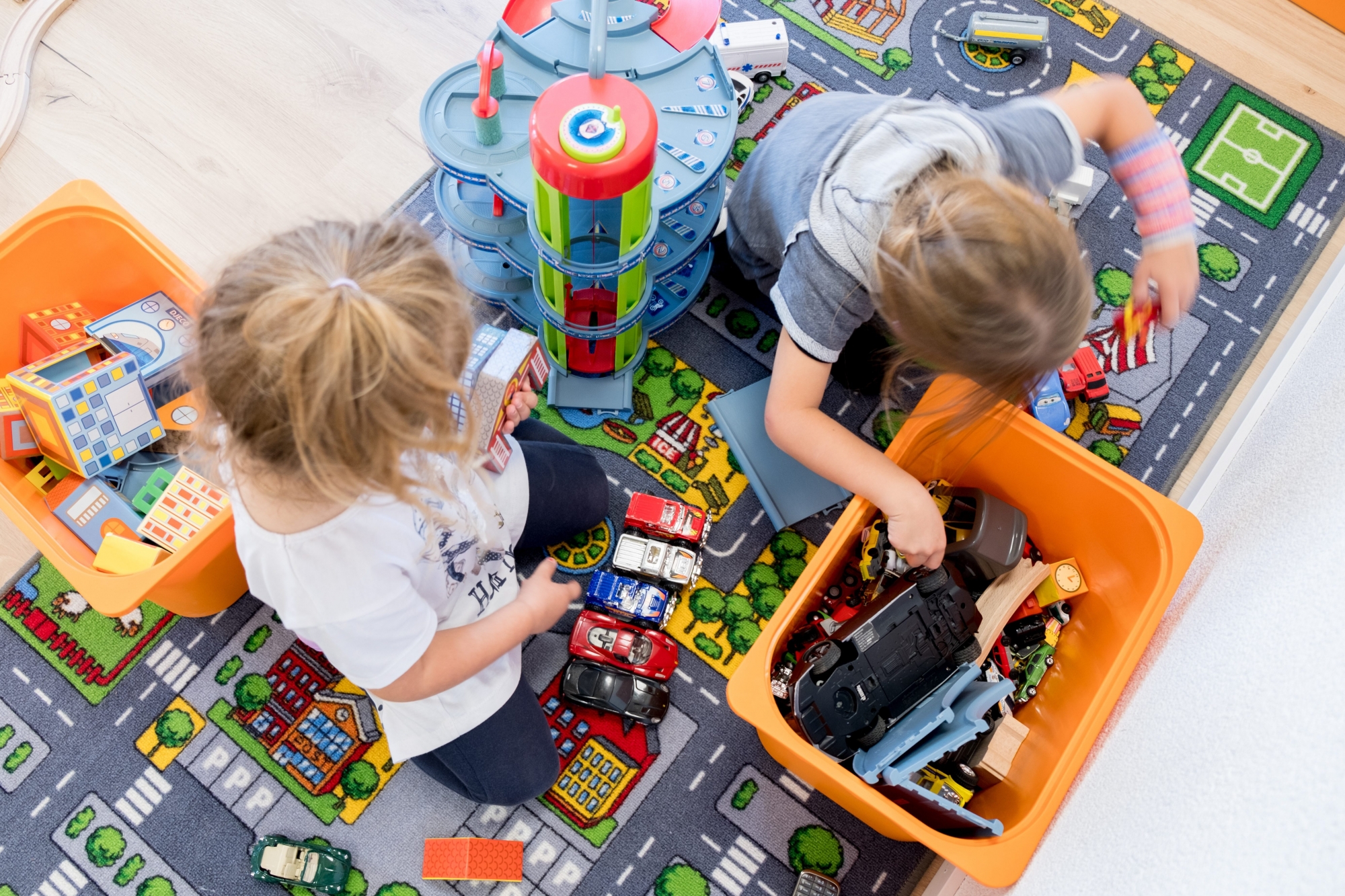 Selon la gauche, les salaires sont trop bas dans les crèches valaisannes.