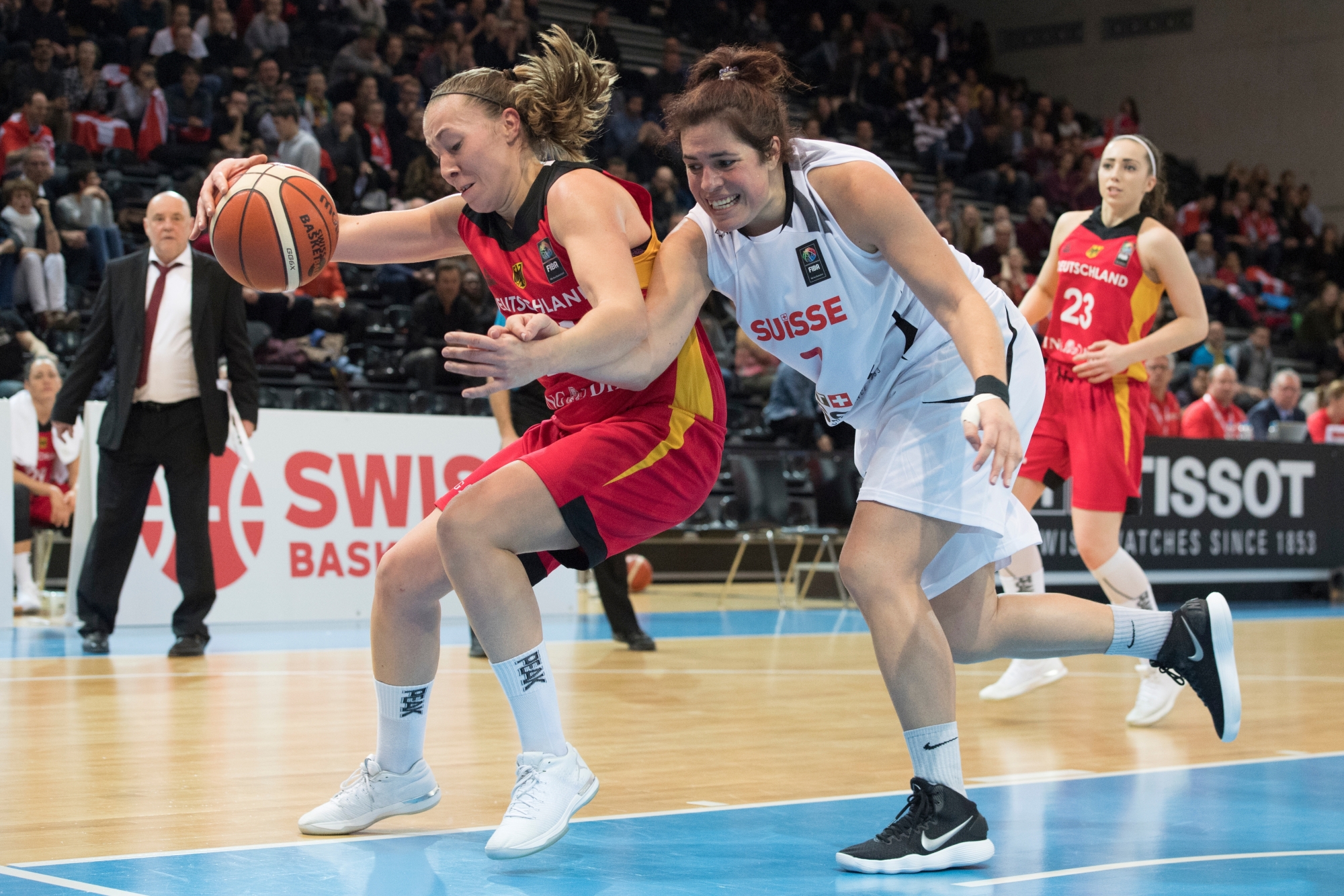 $g21 Germany's Svenja Brunckhorst, left, and Switzerland's Katia Clement, right, fight for the ball during a qualifying match of Group Phase G of FIBA Women's Eurobasket 2019 Qualifiers, between Switzerland and Germany, this Saturday, February 10, 2018 at Fribourg, Switzerland. (KEYSTONE/Anthony Anex) SWITZERLAND BASKETBALL CHE GER
