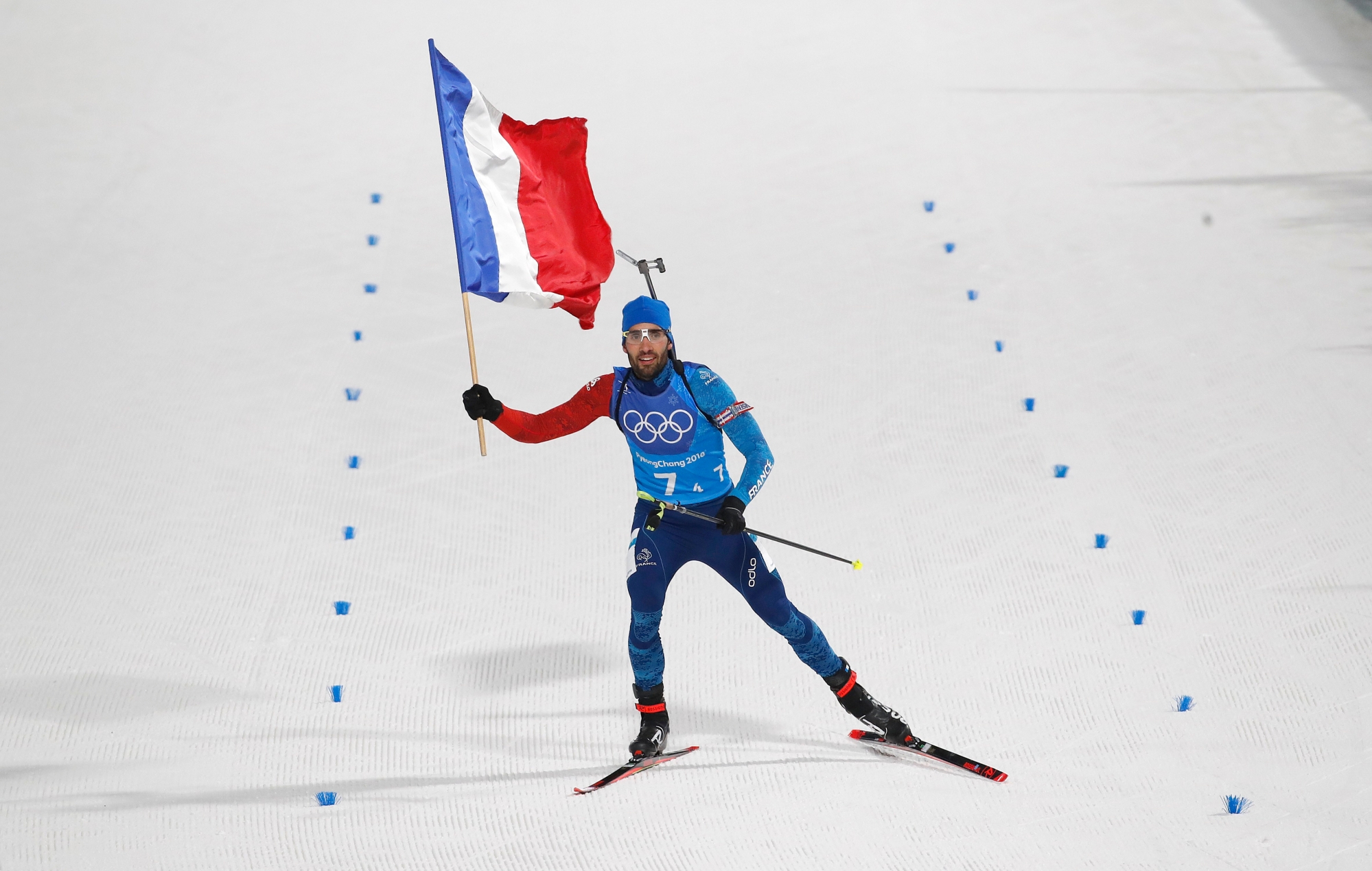 epa06545900 Martin Fourcade of France nears the finish line to win the gold in the Biathlon 2 x 6 km Women + 2 x 7,5 km Men Mixed Relay race at the Alpensia Biathlon Centre during the PyeongChang 2018 Olympic Games, South Korea, 20 February 2018.  EPA/DIEGO AZUBEL SOUTH KOREA PYEONGCHANG 2018 OLYMPIC GAMES