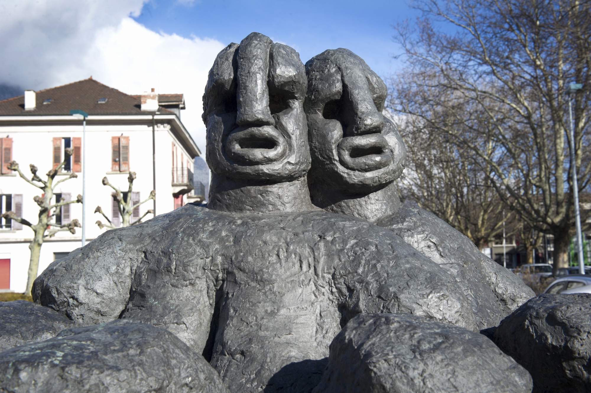 A l'exemple de "Dreiweib" de Rudolf Blättler sur le giratoire de La Louve, dix-sept sculptures monumentales ornent désormais les ronds-points de Martigny.