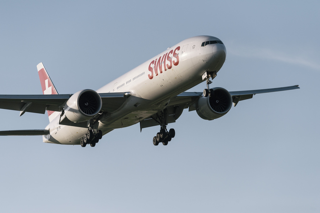 Un avion de Swiss assurant la liaison Zurich-New York a dû rapidement faire demi-tour vendredi en raison d'une "anomalie technique au réacteur gauche".