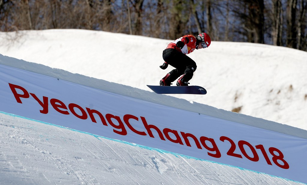 Simona Meiler en action lors de la qualification féminine Snowboard Cross SBX lors des Jeux Olympiques de PyeongChang 2018.