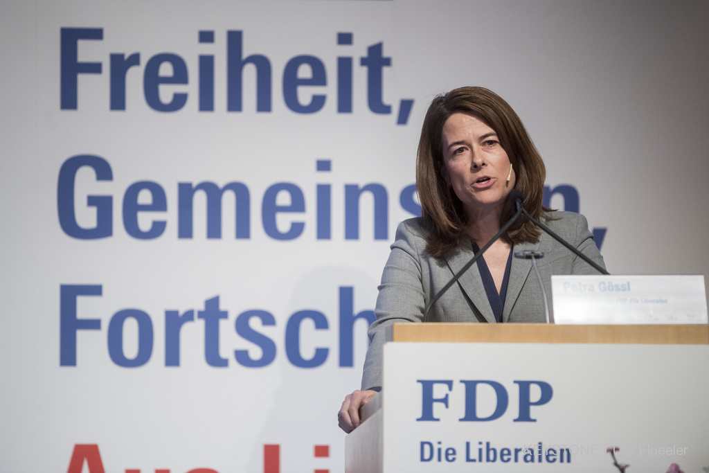 Elue à la présidence du PLR il y a deux ans, la Schwyzoise Petra Gössi a été reconduite par une ovation debout des quelque 330 délégués présents.