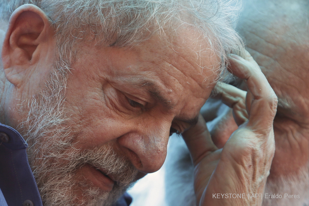 Lula, président de 2003 à 2010, reste l'homme politique le plus populaire du Brésil malgré sa condamnation et six autres procès pour corruption intentés contre lui.