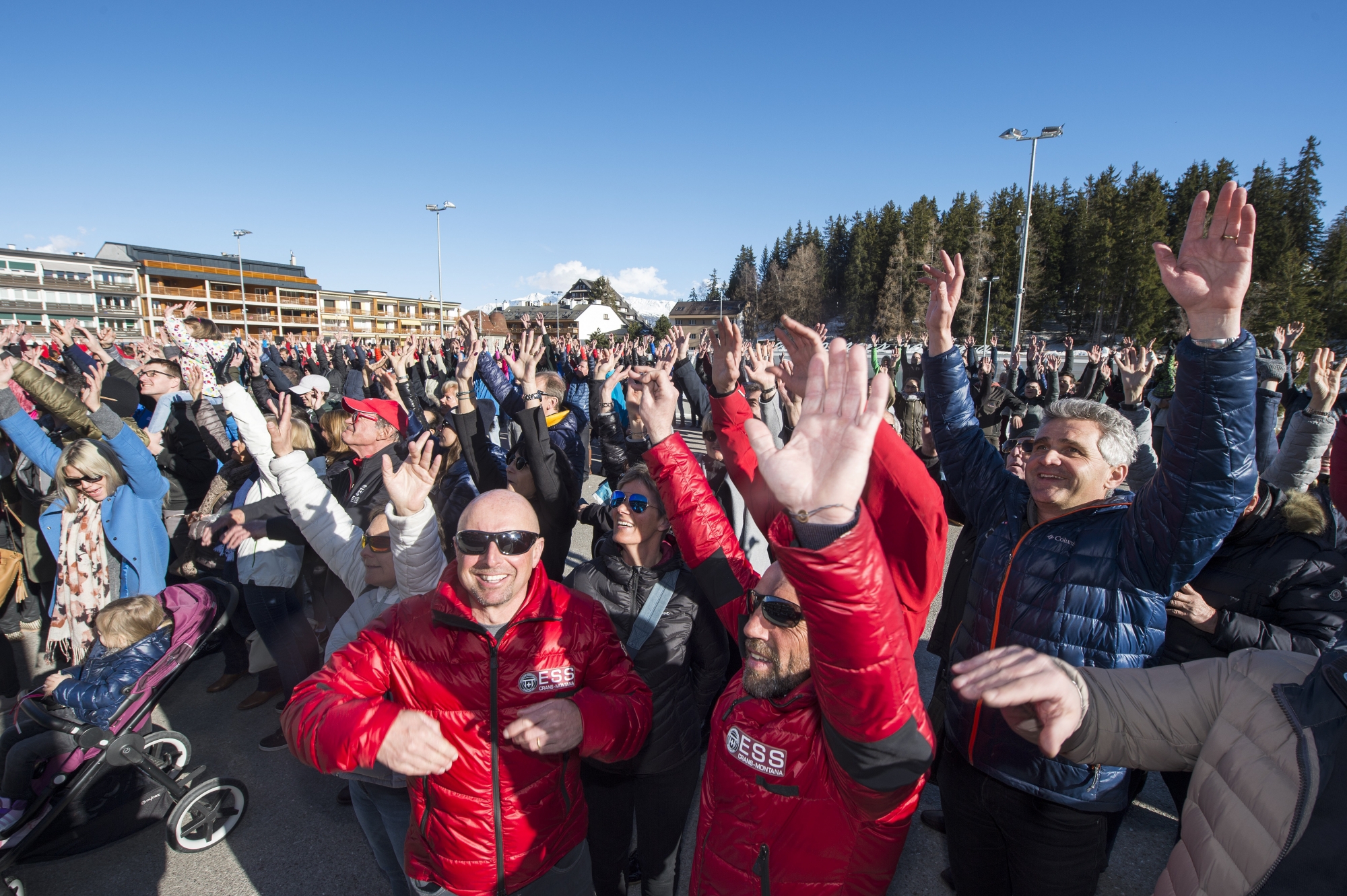 Vacanciers, commerçants et habitants du Haut-Plateau ont répondu à l'appel de l'Office du tourisme de Crans-Montana.