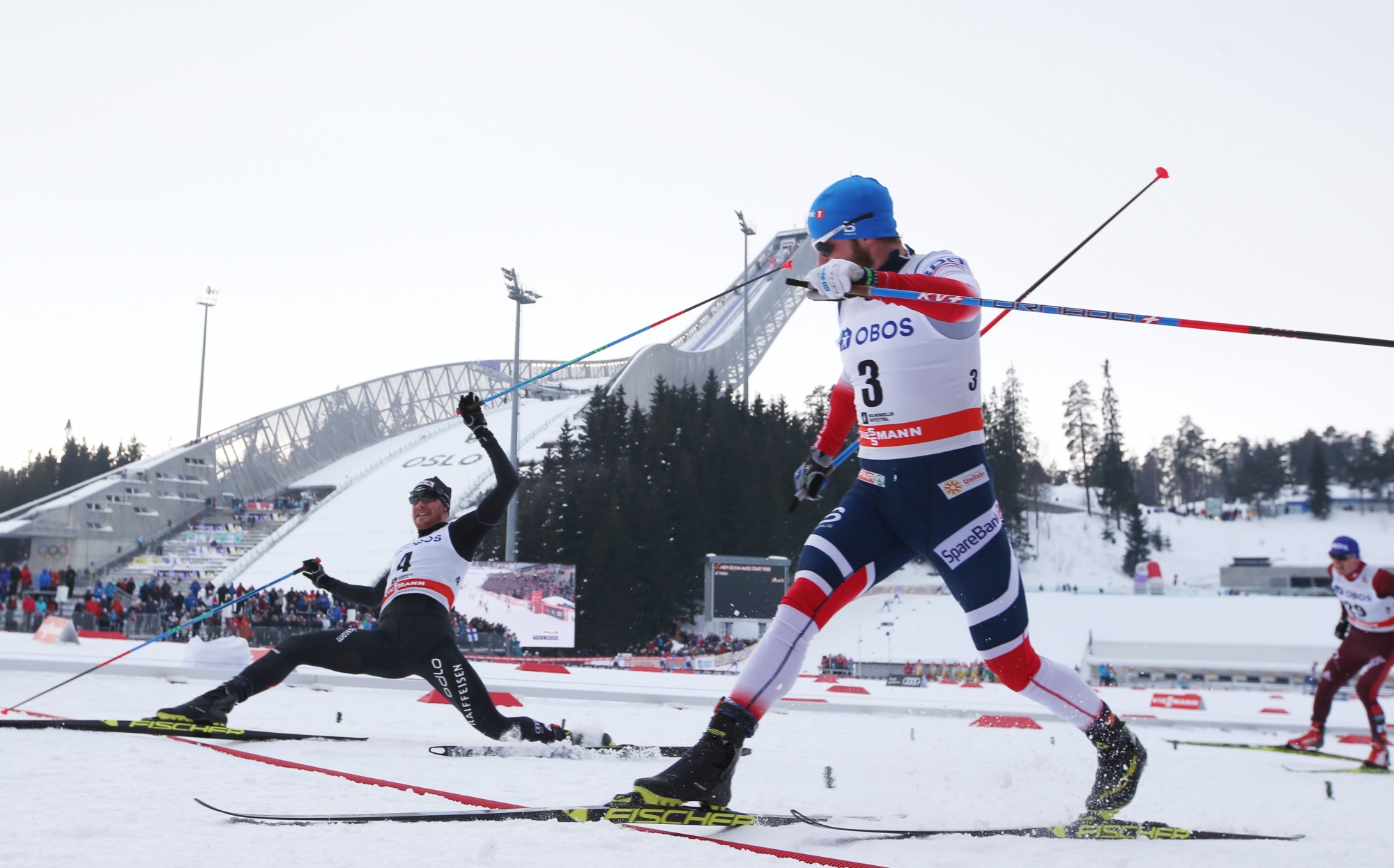 epa06594208 Dario Cologna (L) of Switzerland finish first and Martin Johnsrud Sundby of Norway second in FIS World Cup Cross Country Men 50 km Mass Start in Holmenkollen, Oslo, Norway, 10 March, 2018.  EPA/Berit Roald  NORWAY OUT NORWAY CROSS COUNTRY WORLD CUP