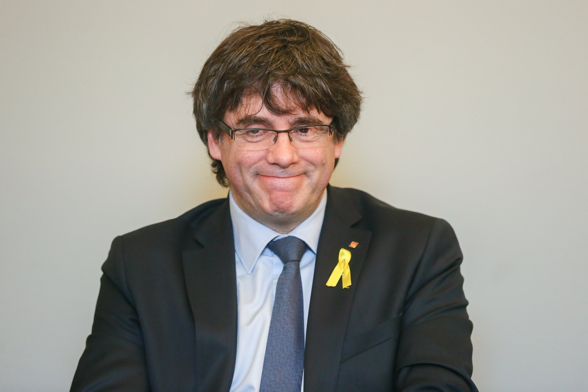 epa06602948 Former Catalan leader Carles Puigdemont meets his party for a working session at Marivaux Hotel in Brussels, Belgium, 14 March 2018. According to media reports on 01 March, Carles Puigdemont resigned from a bid to be reappointed for the post of Catalonia's President in favour of Jordi Sanchez, who is currently in jail on sedition charges related to the Catalonian independence referendum that was deemed illegal by Spain in October 2017.  EPA/STEPHANIE LECOCQ BELGIUM CATALONIA CARLES PUIGDEMONT