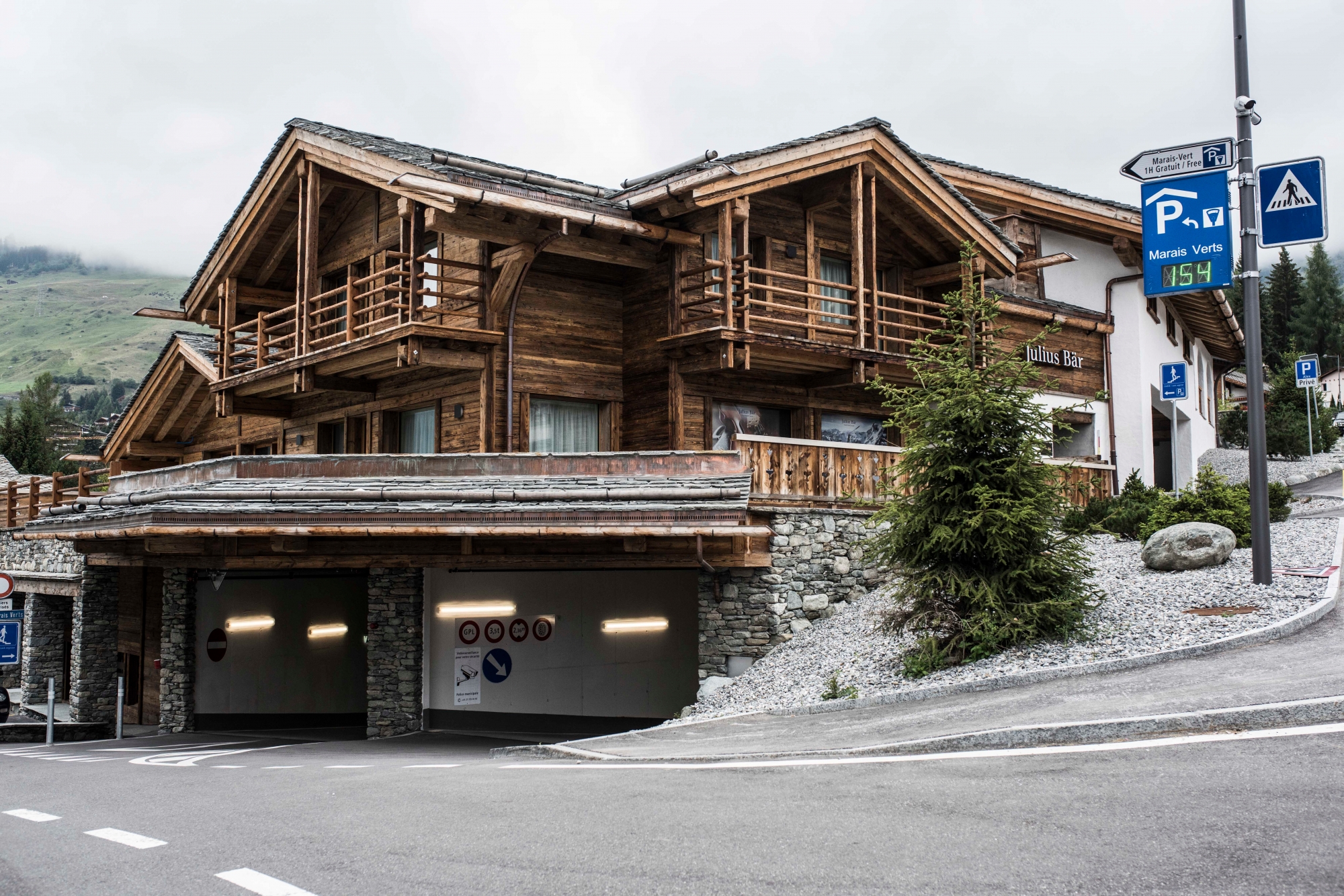 Illustration du parking de Verbier "Les marais Vert"



Louis Dasselborne