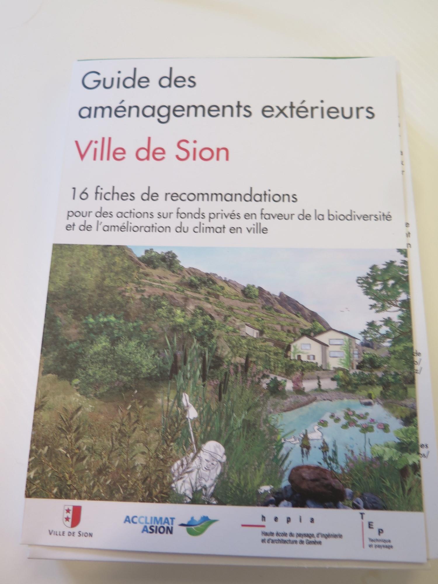 Un guide faisant la promotion des aménagements extérieurs en milieu urbain a été édité par la ville de Sion.