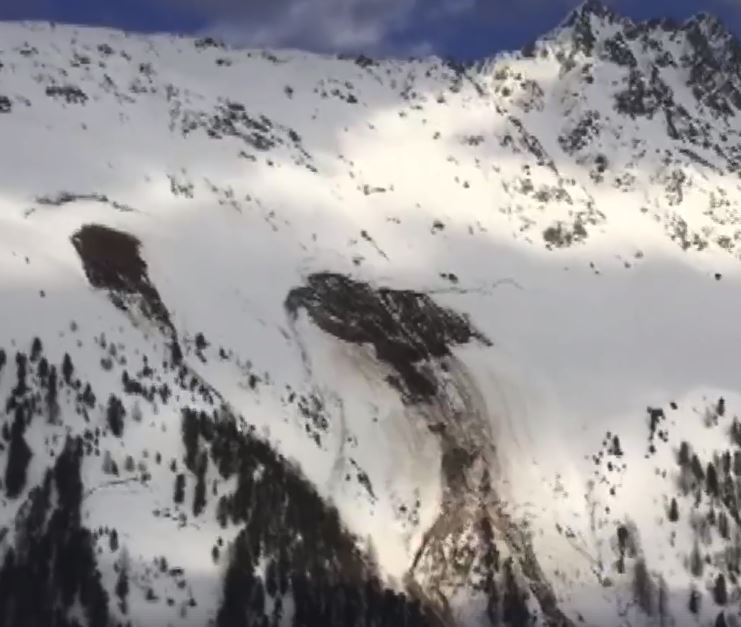 L'avalanche qui a dévalé dans le vallon d'Arbi vendredi après-midi.