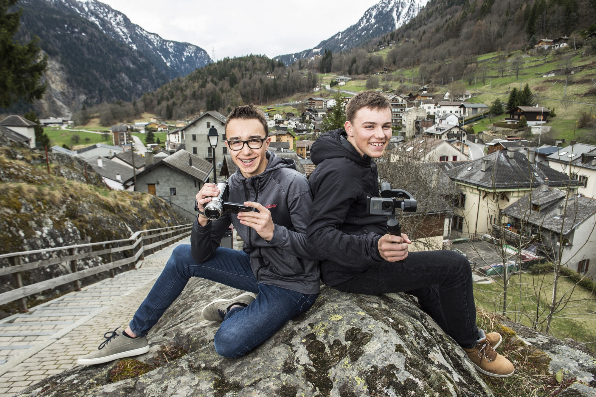 Mathias (15 ans) et Yannick (13 ans) seront coachés par Nicolas Falquet pour professionnaliser leurs productions sur la vallée du Trient.