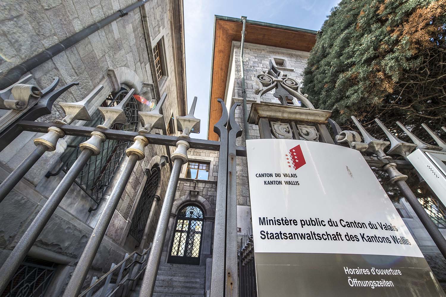 La double enquête concerne les bureaux du Ministère public central à Sion.