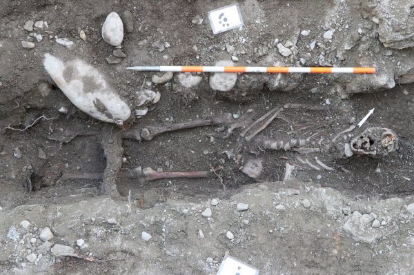 Le squelette a été découvert lors d'un chantier à la rue du Bourg à Sierre. 