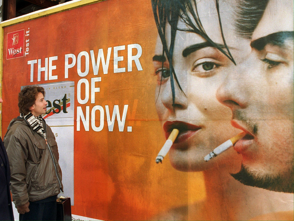 L'industrie du tabac séduit les jeunes avec les formes.