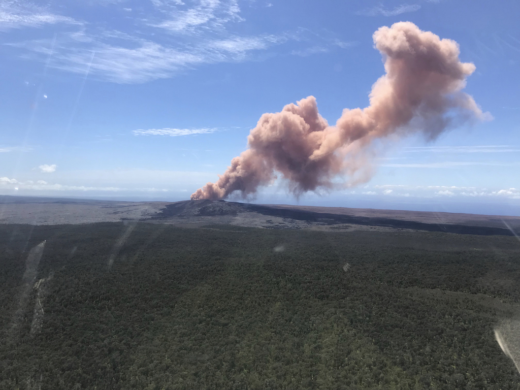 Le volcan Kilauea est entré en éruption après une série de séismes à Hawaï.