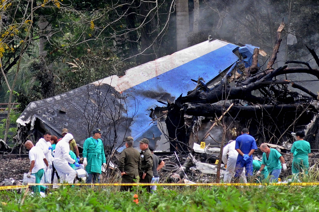 Le Boeing 737-200 s'est écrasé sur une zone non habitée vendredi à midi, alors qu'il venait de décoller de La Havane pour Holguin, avec 110 personnes à bord, dont six membres d'équipage mexicains.