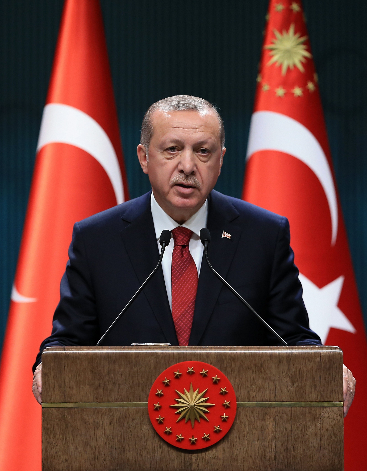 epa06677141 A handout photo made available by the Turkish Presidential Press Office shows Turkish President Recep Tayyip Erdogan speaks during a press conference at at the Presidential Palace in Ankara, Turkey, 18 April 2018. Turkish President Recep Tayyip Erdogan announced that Turkey will hold the snap election on 24 June 2018. The presidential and parliamentary elections were scheduled to be held in November 2019, but government has decided to change the date following the recommendation of the Nationalist Movement Party (MHP) leader Devlet Bahceli.  EPA/TURKISH PRESIDENTAL PRESS OFFICE HANDOUT  HANDOUT EDITORIAL USE ONLY/NO SALES TURKEY PRESIDENT ERDOGAN GOVERNMENT