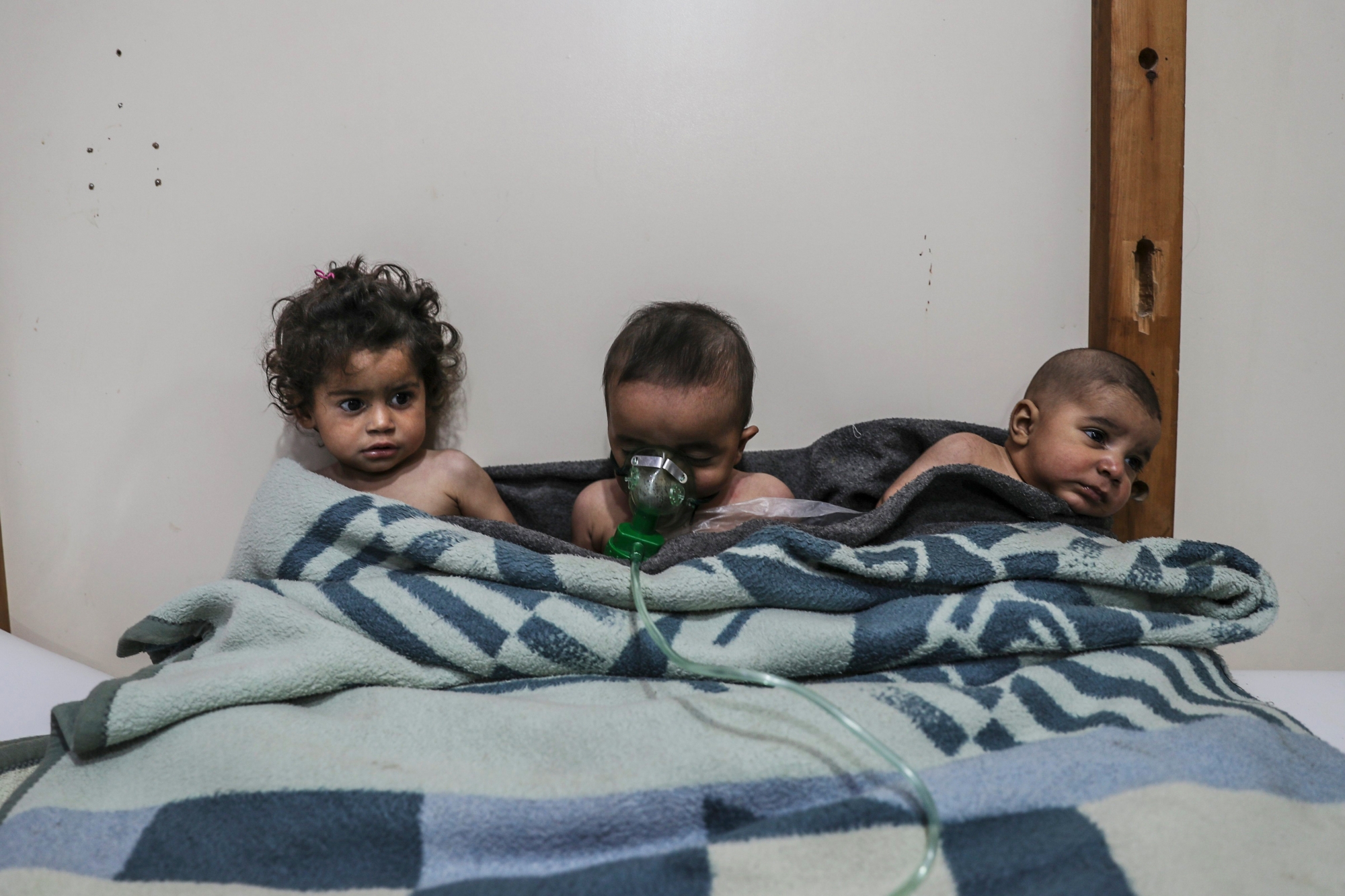 epa06565548 Affected children receive treatment after a gas attack on al-Shifunieh village, in Eastern Ghouta, Syria, 25 February 2018 (issued 26 February 2018). According to activists working in the area, more than 18 people were affected by poisenous gas, and one child was killed, during an attack on the village of al-Shifunieh. Government forces loyal to President Bashar al-Assad are currently conducting an air and ground offensive in Eastern Ghouta. The offensive was initiated soon after the United Nations passed a resolution calling for a 30-day cessation of hostilities in Syria.  EPA/MOHAMMED BADRA SYRIA CONFLICT