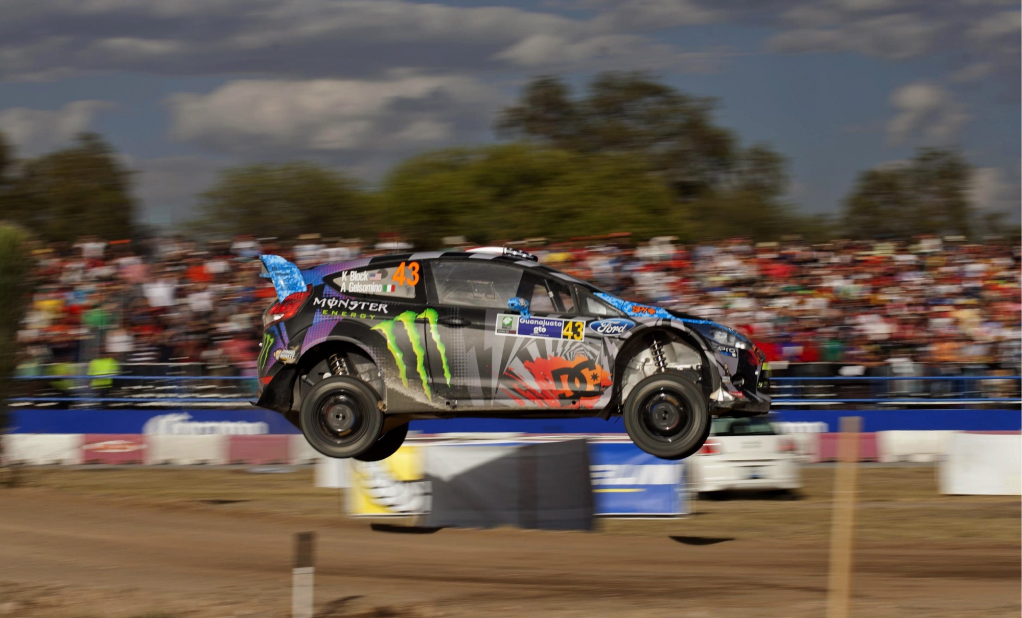 epa03617280 US Ken Block competes in his Ford Fiesta RS WRC during the Rally Guanajuato Mexico as part of the World Rally Championship (WRC) in Leon, Guanajuato state, Mexico, 09 March 2013.  EPA/LEOPOLDO SMITH MURILLOblock ken MOTORSPORT MEXIKO RALLY 2013