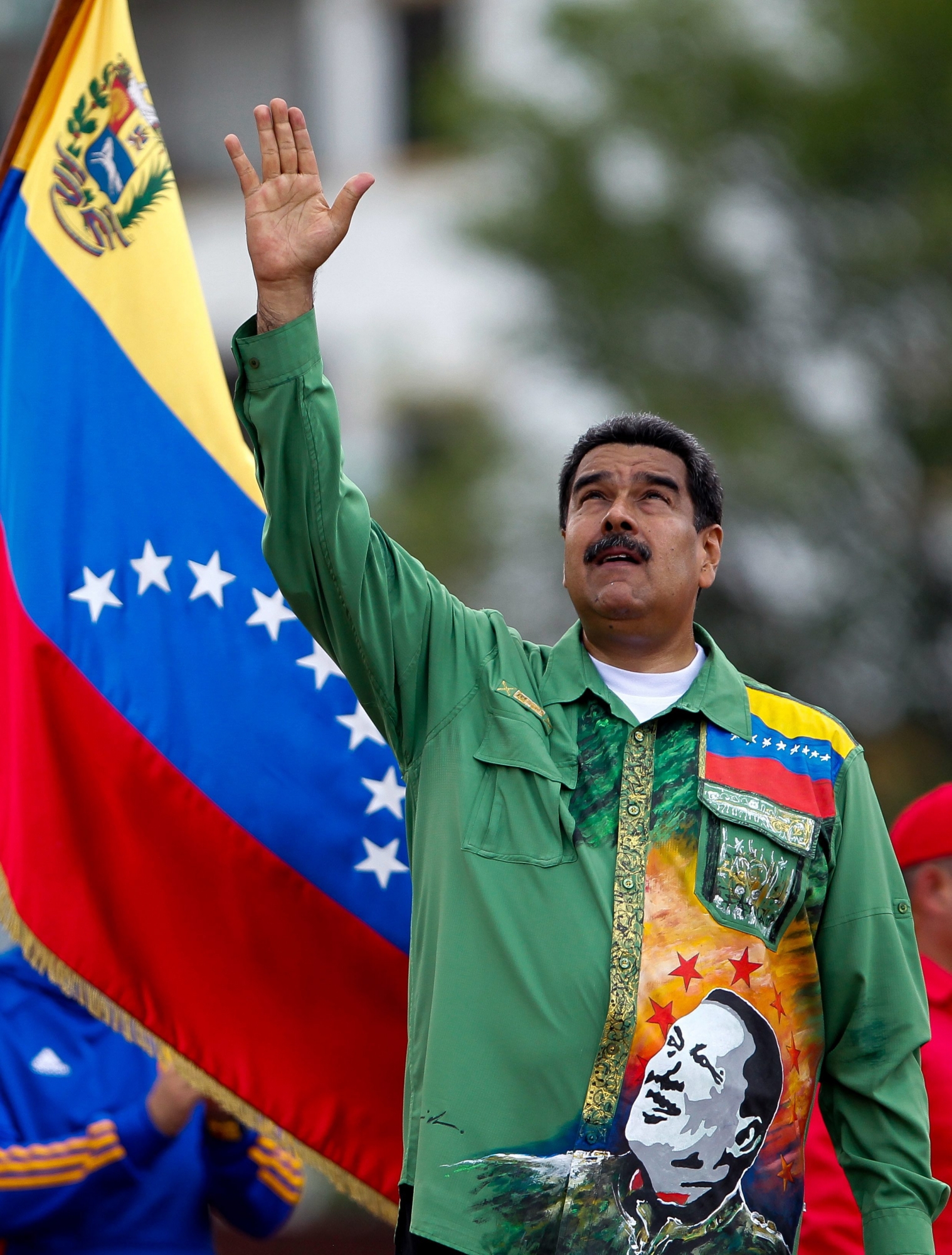 epa06745850 Venezuelan President Nicolas Maduro waves during the close of campaign in Caracas, Venezuela, on 17 May 2018. Maduro close his campaign with the promise to solve the economic crisis of the country. The presidential election is set for 20 May.  EPA/Cristian Hernandez VENEZUELA ELECTIONS