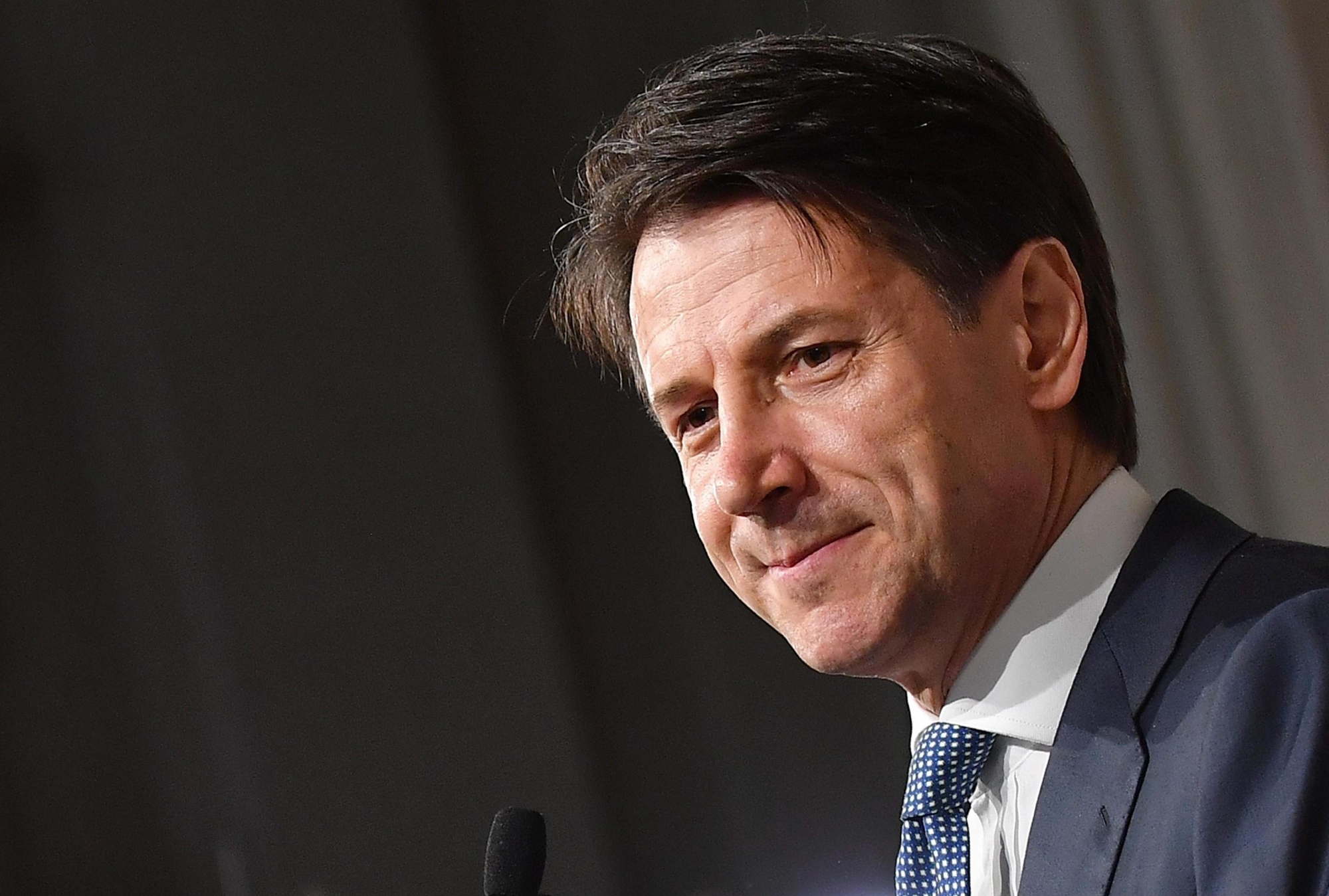 epa06758302 Designated Italian Prime Minister Giuseppe Conte (2-R) addresses the media after a meeting with Italian President Sergio Mattarella at the Quirinal Palace in Rome, Italy, 23 May 2018. Conte has been given the mandate to become prime minister by President Mattarella, to head the coalition of the two populist parties 5-Star Movement (M5S) and League (Lega).  EPA/ETTORE FERRARI ITALY GOVERNMENT