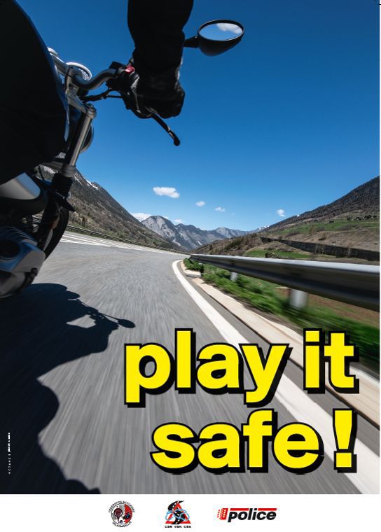 L'affiche de la campagne "Play it safe", destinée aux motards. 