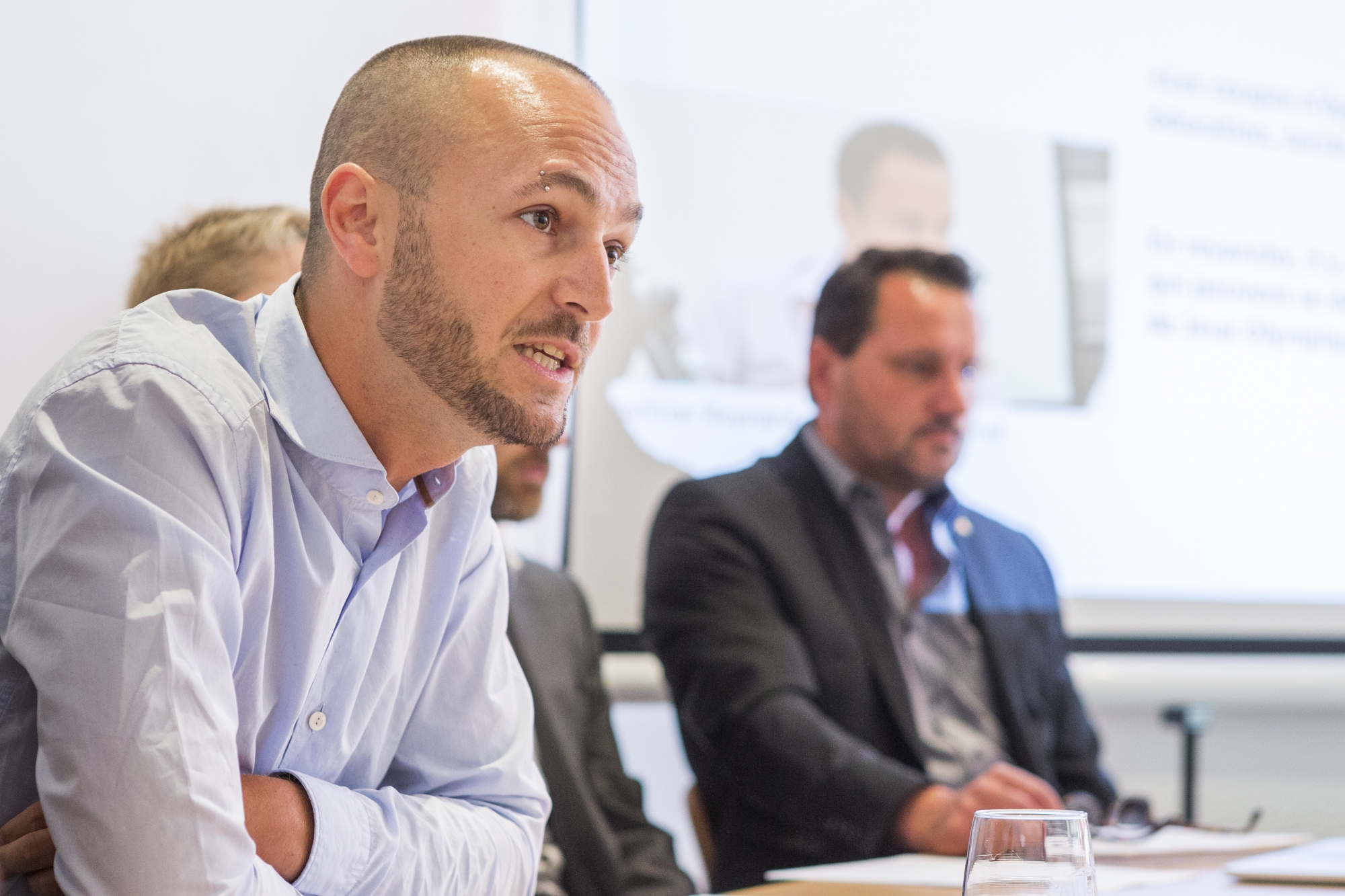 Le conseiller national valaisan Mathias Reynard ne comprend pas comment on peut investir dans les JO alors que l'on coupe dans tous les autres domaines.