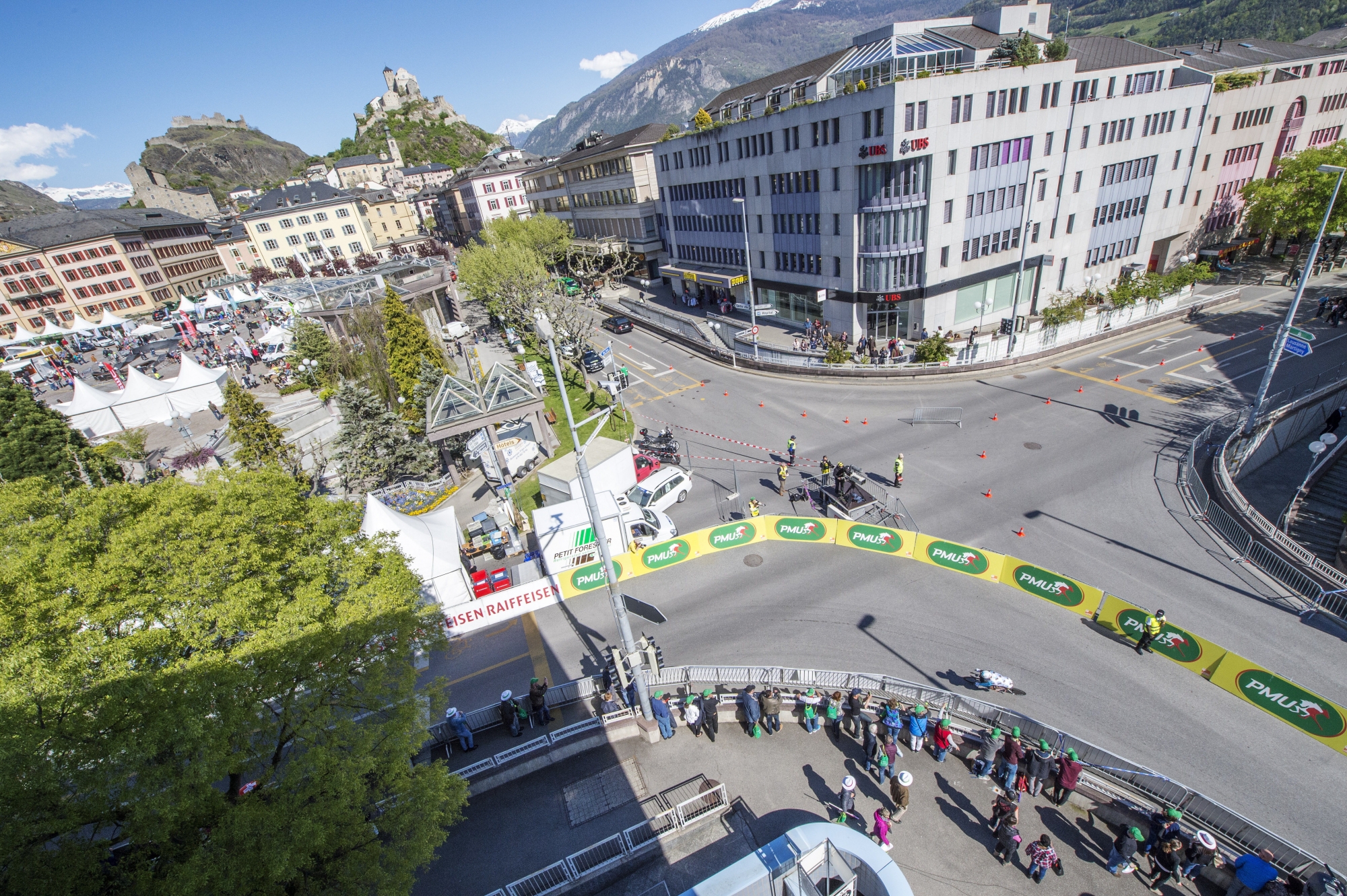 L'arrivée de l'étape en ligne diffère un peu du contre-la-montre de 2016. Les rues aux alentours n'en seront pas moins bouclées.