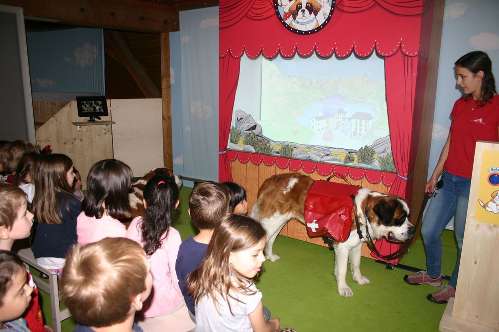 Une classe d'élèves de 4 à 6 ans a assisté vendredi matin à la présentation du Théâtre Barry.