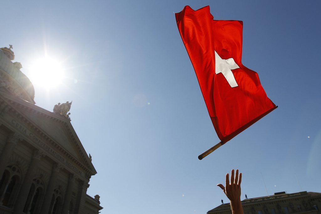 L'ASIN assure toutefois qu'elle ressortira le texte "Pour une Suisse neutre" "en cas d'infractions du Conseil fédéral ou du Parlement à la politique de neutralité".