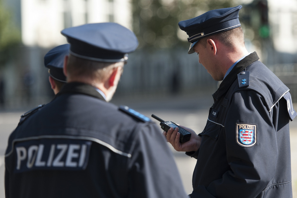 Les prix pour des pull-overs et des vestes de police étaient compris entre 30 et 218 francs.