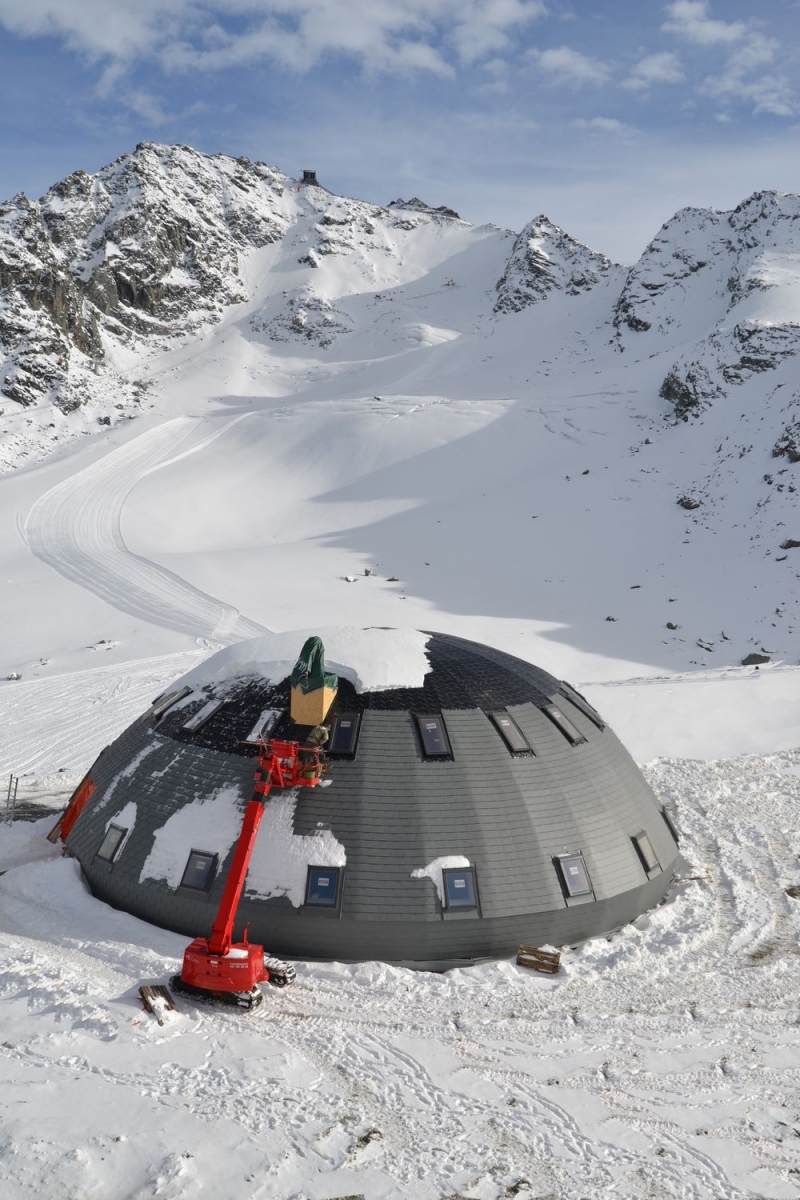 Le nouveau restaurant des Gentianes en forme d'igloo est en voie de finition.