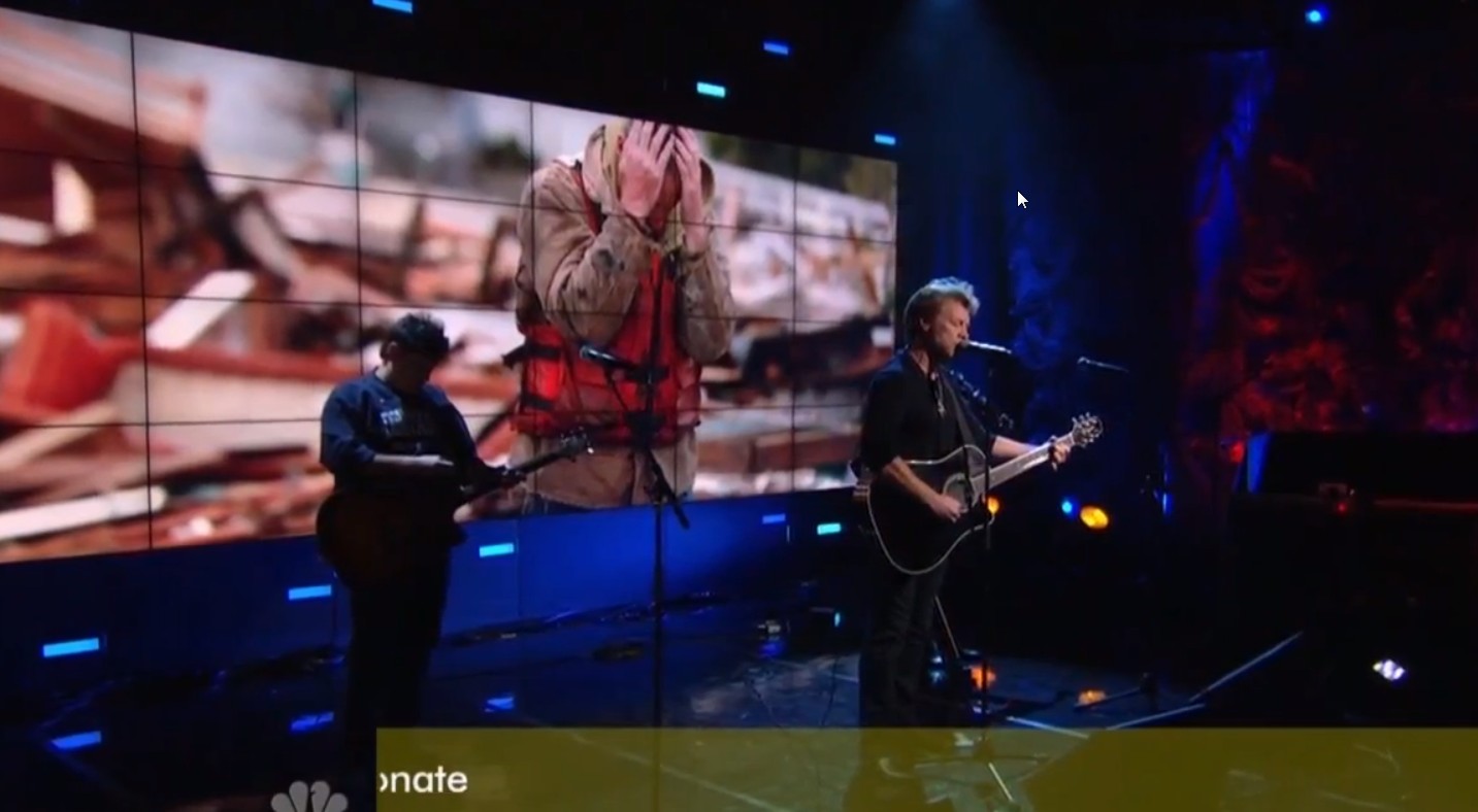 Plusieurs stars du rock se sont mobilisées pour apporter leur soutien aux victimes de l'ouragan Sandy dans un show tv vendredi soir.