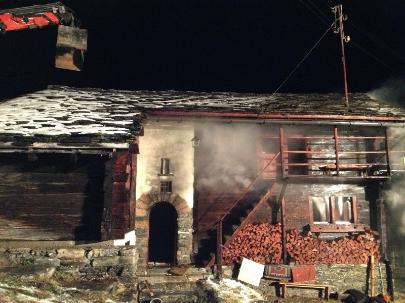 Le feu a fortement endommagé la bâtisse.