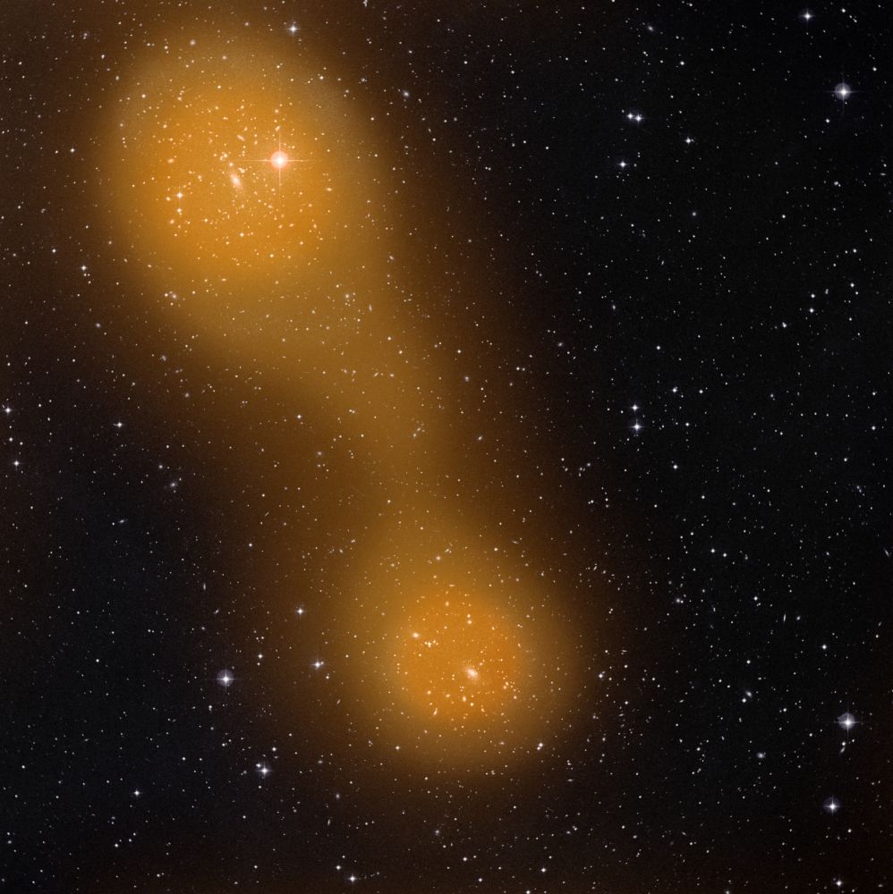 Le télescope spatial Planck a conforté la théorie en observant de manière pertinente un pont de gaz chaud reliant deux amas de galaxies.