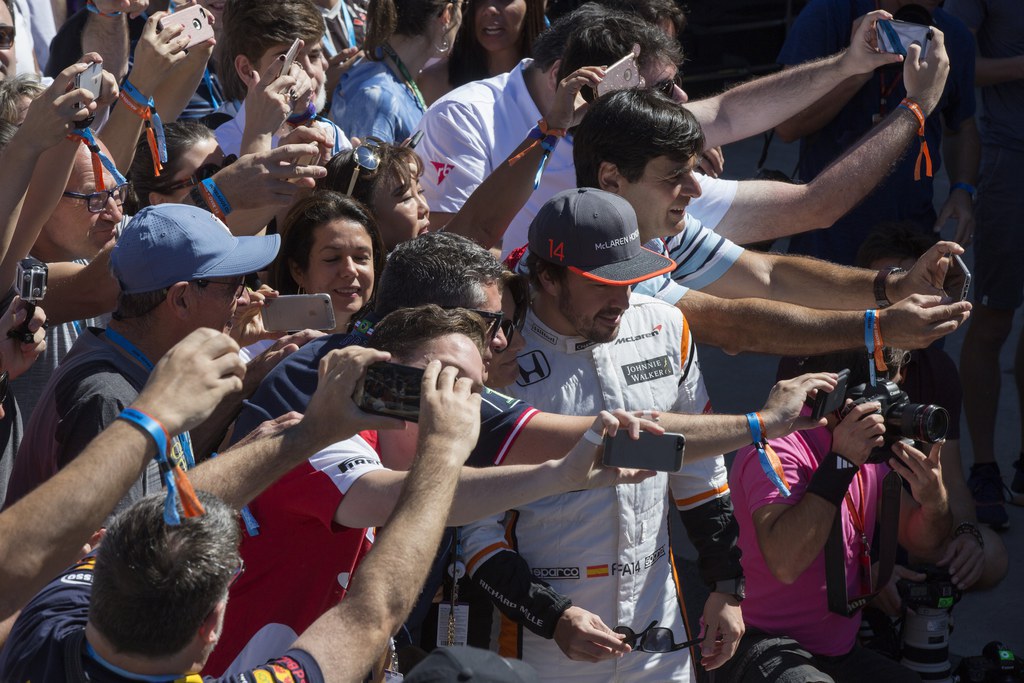 La première participation de l'Espagnol aux 24 Heures du Mans donne une bouffée d'air bienvenue à l'épreuve mythique.