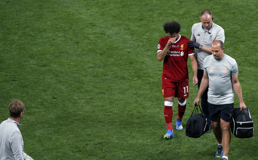 Salah n'a pas pu retenir ses larmes en quittant la pelouse. 