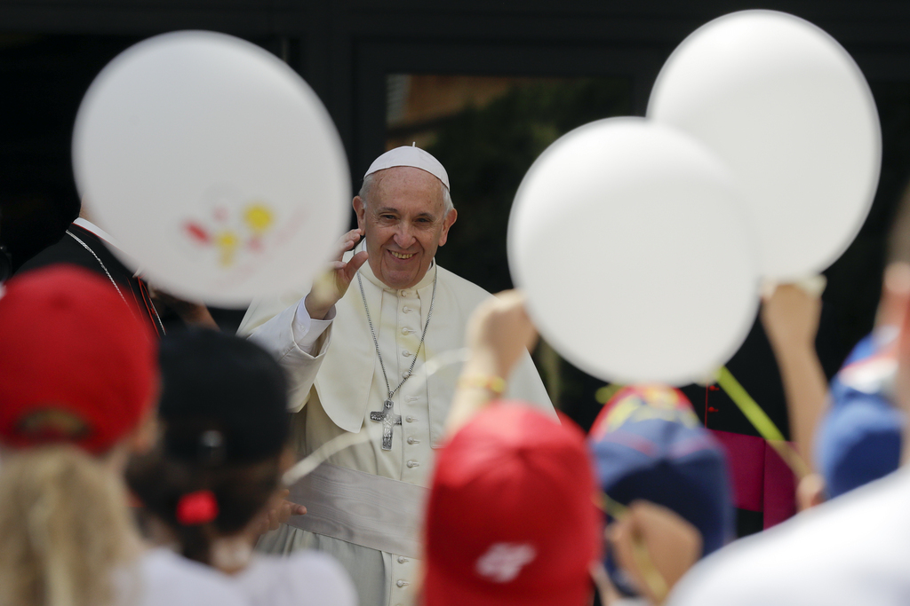 Le pape François est attendu pendant dix heures jeudi dans la cité de Calvin et dans le canton de Vaud. Une visite "historique" sous haute sécurité en Suisse.