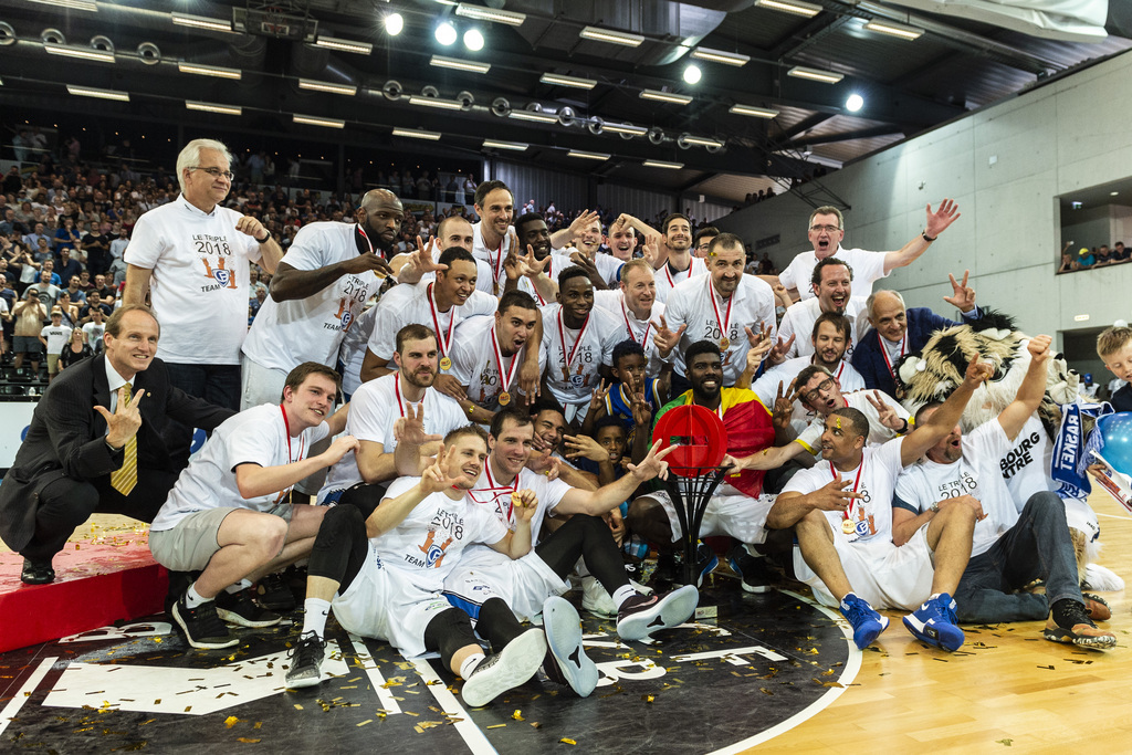 Fribourg Olympic est devenu champion suisse en battant les Lions de Genève.