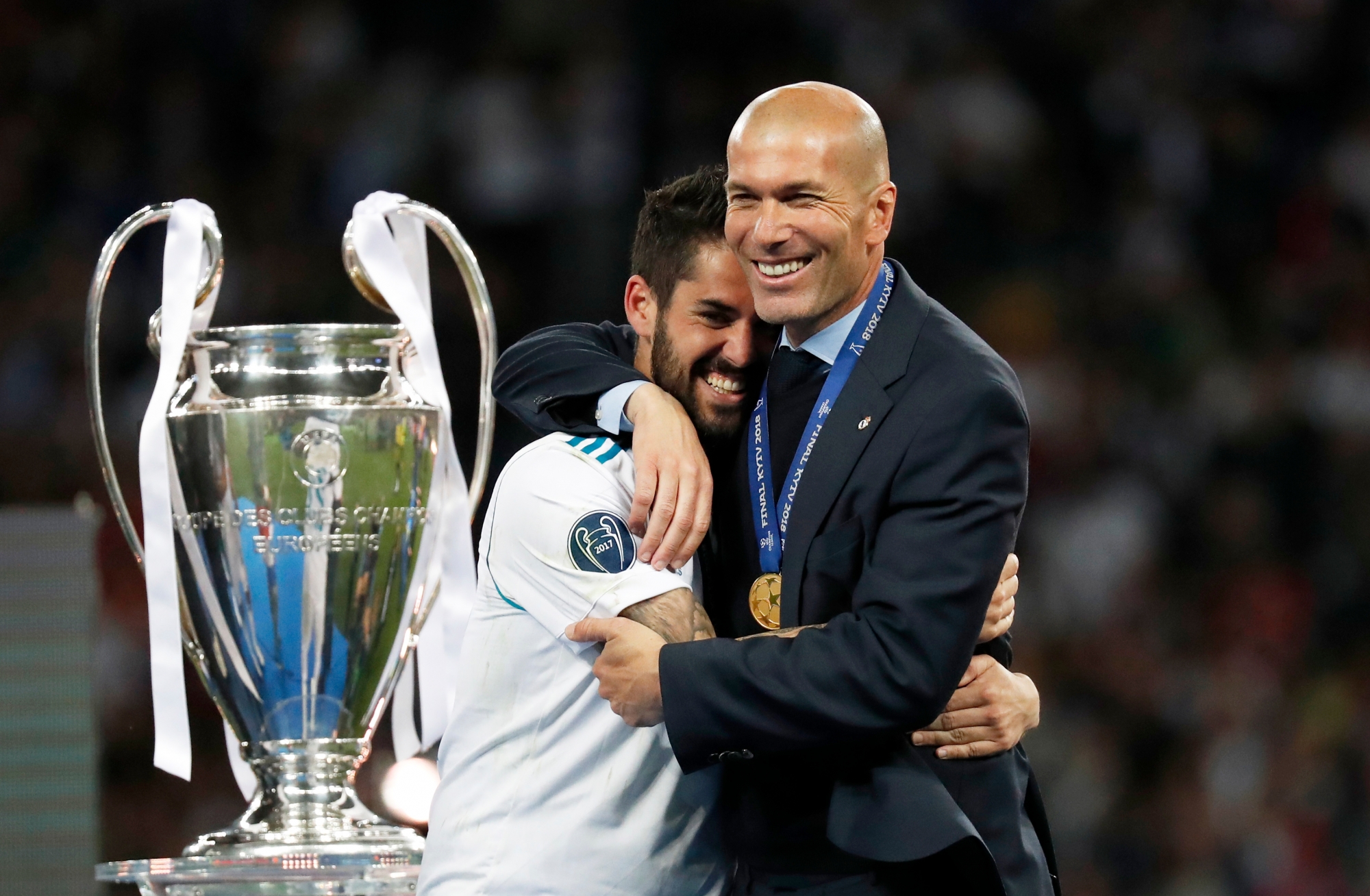 Real Madrid's Isco hugs coach Zinedine Zidane, right, after winning the Champions League Final soccer match between Real Madrid and Liverpool at the Olimpiyskiy Stadium in Kiev, Ukraine, Saturday, May 26, 2018. (AP Photo/Pavel Golovkin) Ukraine Soccer Champions League Final