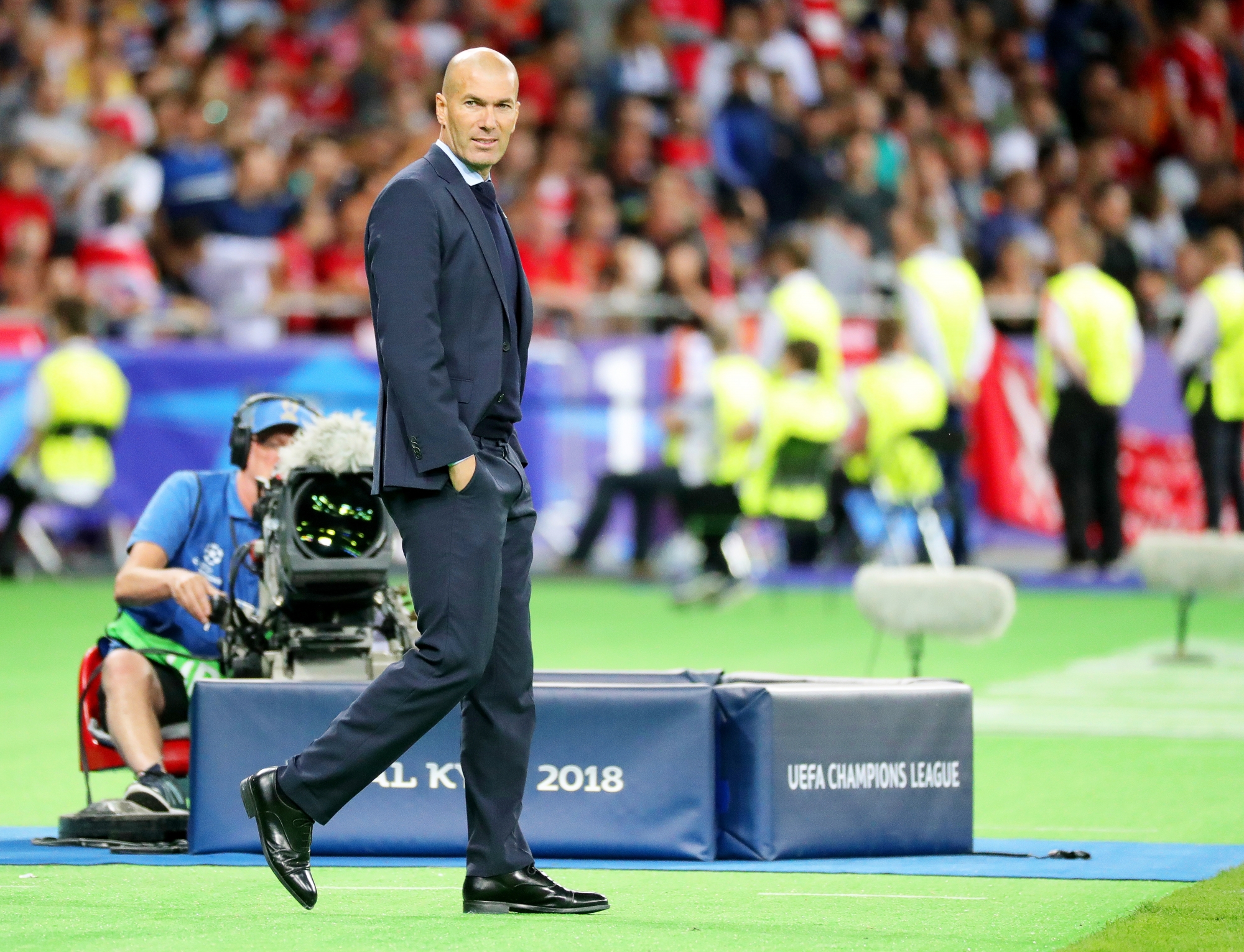epa06775200 (FILE) - Real Madrid's head coach Zinedine Zidane during the UEFA Champions League final between Real Madrid and Liverpool FC at the NSC Olimpiyskiy stadium in Kiev, Ukraine, 26 May 2018 (reissued 31 May 2018). Zinedine Zidane announced on 31 May 2018 that he has stepped down as Real Madrid head coach after leading the Spanish Primera Division soccer club to three UEFA Champions League titles in a row.  EPA/ARMANDO BABANI (FILE) UKRAINE SOCCER ZIDANE