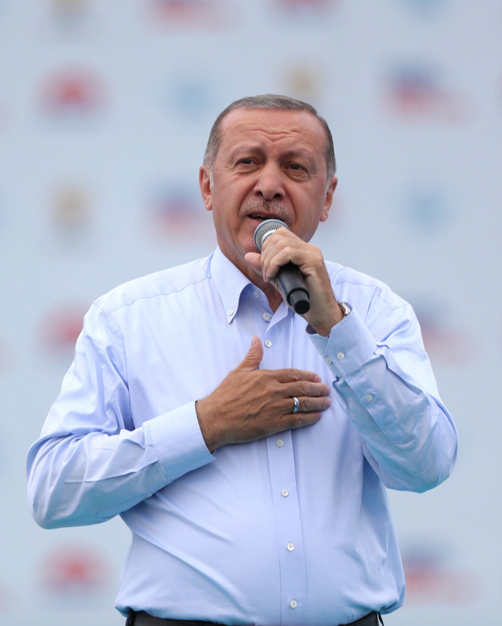 epa06816109 Turkish President Recep Tayyip Erdogan speaks during an election campaign rally of Justice and Development Party (AK Party) in Istanbul, Turkey, 17 June 2018. Turkish President Erdogan announced on 18 April 2018 that Turkey will hold snap elections on 24 June 2018. The presidential and parliamentary elections were scheduled to be held in November 2019, but government has decided the change the date following the recommendation of the Nationalist Movement Party (MHP) leader Devlet Bahceli.  EPA/ERDEM SAHIN TURKEY ELECTIONS ERDOGAN CAMPAIGN