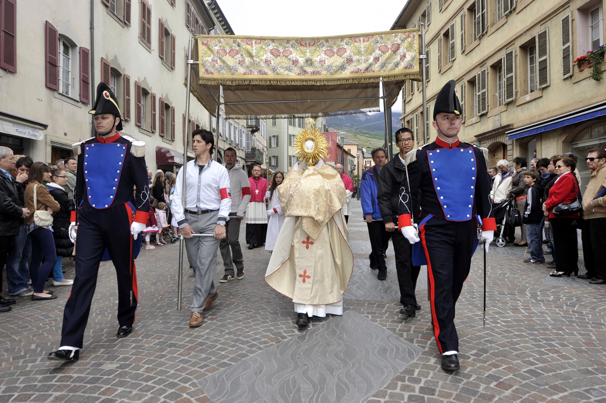 La présence de la police cantonale à la Fête-Dieu étant liée à celle du Conseil d’Etat, aucun des deux ne défilera à partir de 2019.