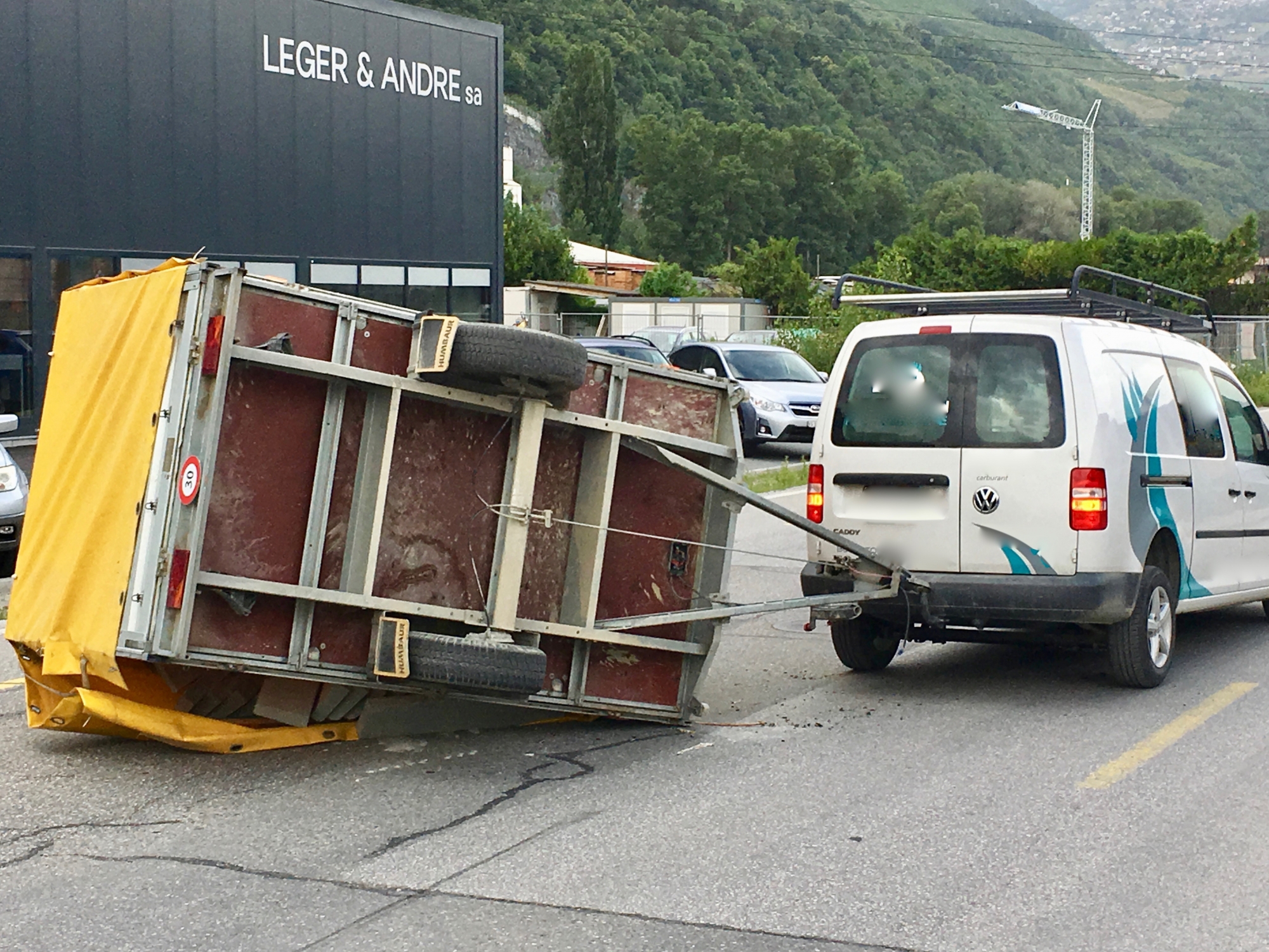 La remorque peu après l'accident à la route de la Drague.