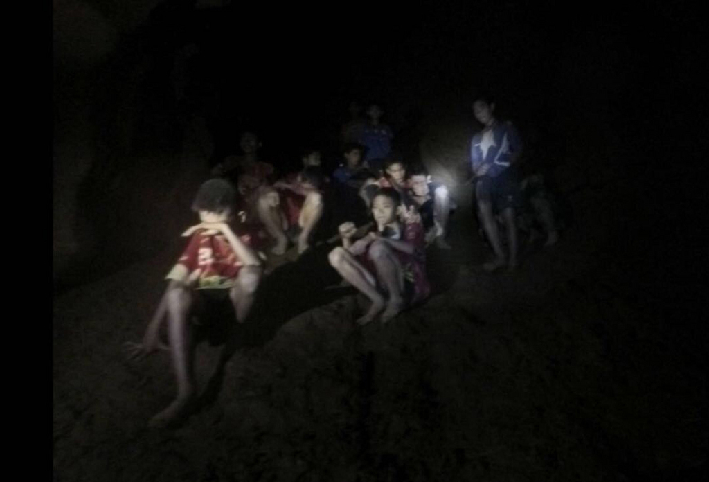 Le championnat espagnol (Liga) a invité les treize rescapés thaïlandais de la grotte à venir assister à un match en Espagne.